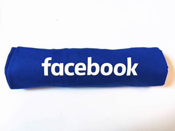 Facebook启用新LOGO